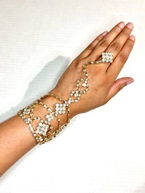 Gold and White Sparkle Crystal Hand Chain Bracelet Ring New & Adjustable